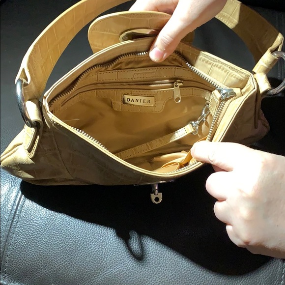 Daniel Shoulder Bag - Picture 3 of 6